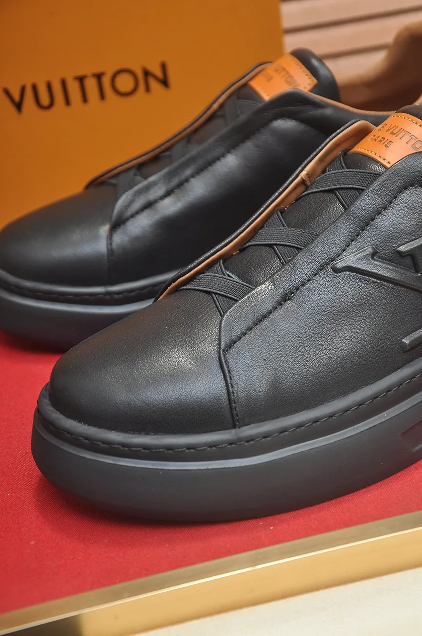 Men's shoes 💰480💶【LOUIS VUITTON】(Full sheepskin lining) Same style as LV Louis Vuitton official website [satisfied] original single hot model LV original factory cowhide 👑1:1 original board sheepskin lining 👘 imported cowhide for the upper. Body accessories one-to-one mold opening 💪 counter quality 🙏 Dear friends, if you are still worried about wearing matching shoes 💋, then these shoes are your best choice 🎁🎁! 38-45 (45 is custom-made and cannot be returned or exchanged)